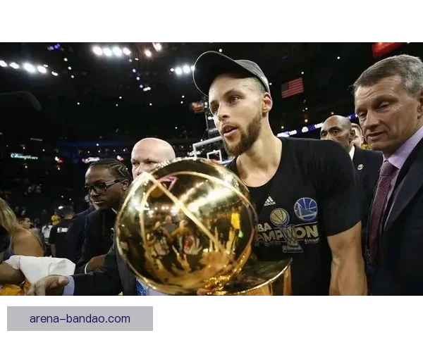 乔治生涯第四节爆发四次抢断四记三分仅次于哈登库里